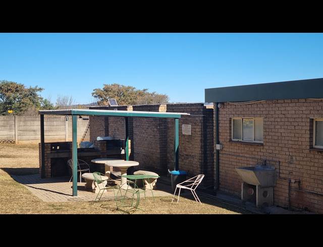 2 BEDROOM FLAT FOR SALE IN PIONEER PARK